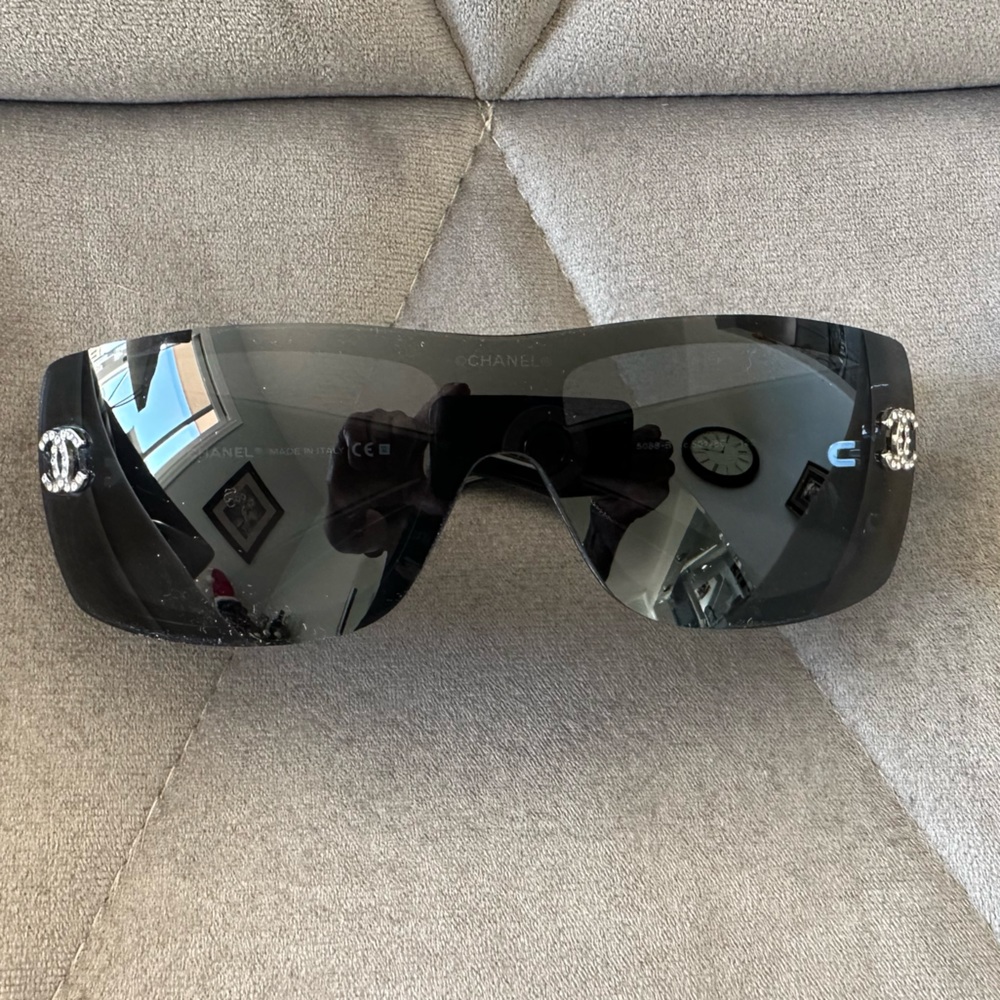Chanel
Black/ with Crystals 5088-b C 501/8g 120 Wrap Style Sunglasses